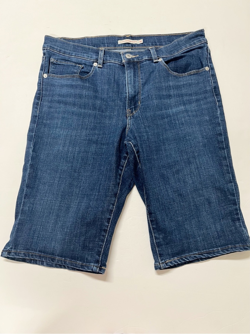 Levis Womens Dark Wash Classic Denim Casual Mid Rise Bermuda Shorts Size 30